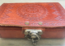 Load image into Gallery viewer, Handmade Leather Bound Journal