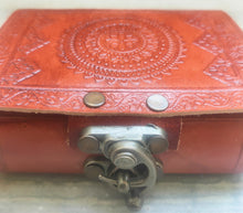 Load image into Gallery viewer, Leather Journal With Lock